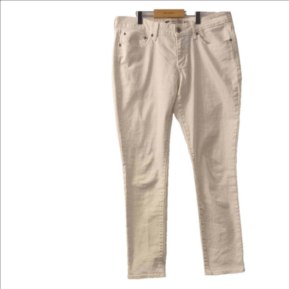 White Skinny Jeans with Classic Design